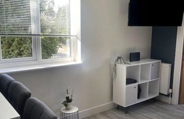 2 Bedroom Flat Bracknell Free Parking - Photo 12