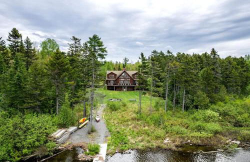 Secluded Cabin with Fireplace and Games in Lily Bay Township, Maine - Foto 23