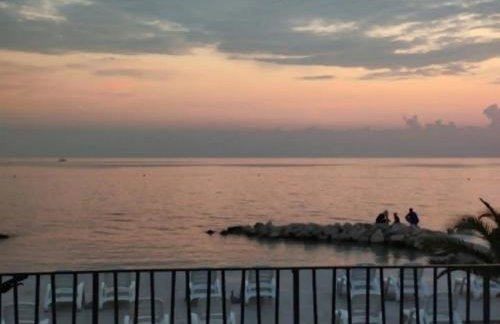 Apartment Take a Look - Photo 4