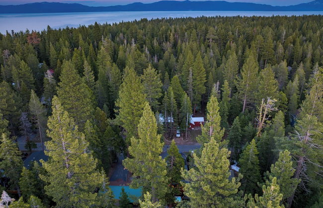 Washoe Chalet by Avantstay Game Room, Hot Tub, Putting Green & Fire Pit - Foto 50