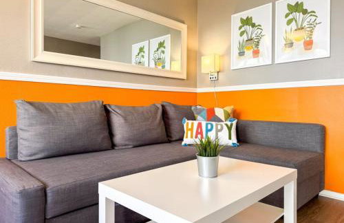 8 Large Apartments with 12 Bedrooms and Parking and WIFI - Foto 6