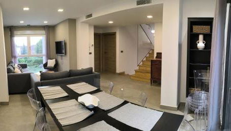 Casa con jardín, aparcamiento - Foto 3