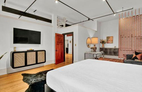 Luxe 220 Suite 2 - Photo 26