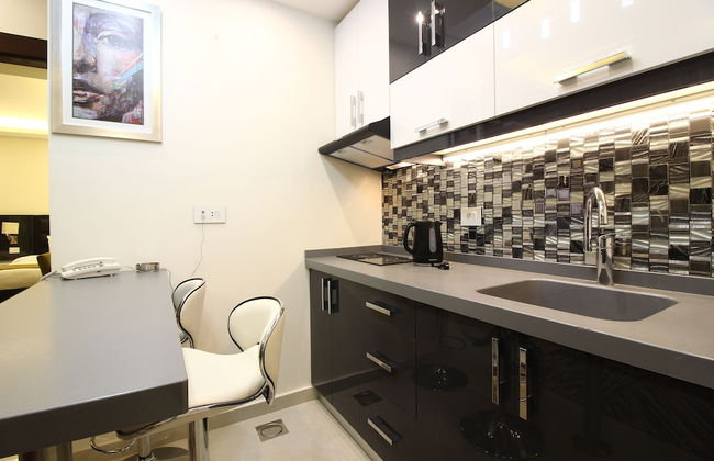 Palm Ville Suites - Photo 18