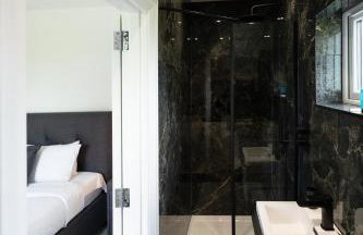 Escape Ordinary at Lily's Pad - Foto 73