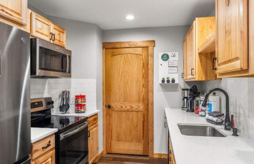 Renovated Ski In Out Condo King Bed Patio Grill - Foto 2