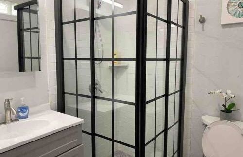 Contemporary 1-Bedroom Private Bungalow Walk to Armature & Riverwalk - Foto 16