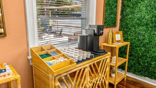 Sunny Citrus Escape Min to Midtown & Dog-Friendly - Foto 3