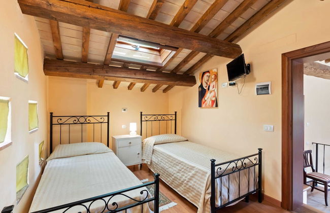 Beautiful Villa in Belforte All'isauro With Swimming Pool - Foto 12