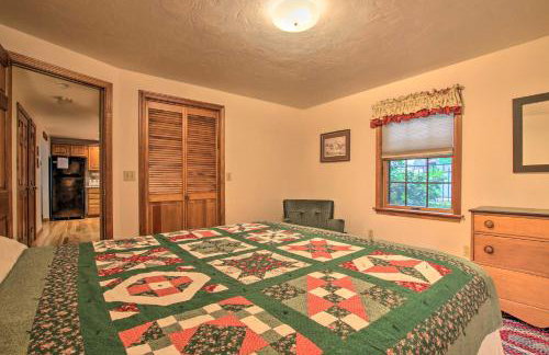 Waterfront New England House on Wickaboag Lake! - Foto 11