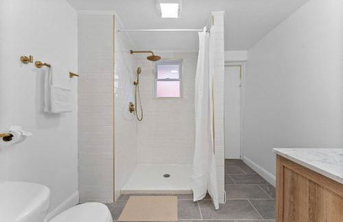 Family Friendly 4BR. Trendy & Great Location - Foto 25