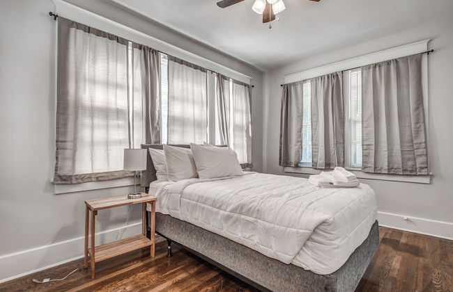 The Rolling Stone Near Downtown - Photo 2