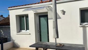 Studio Mer et Soleil avec Terrasse, en centre-ville, parking - Photo 2