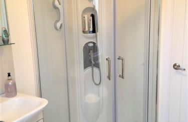 Tattershall Lakeside Lodge Indulgent wheelchair accessible 8 berth with Hot Tub - Foto 12