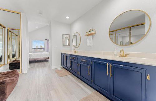 * Large Updated Waterfront Delta Manor Boat Dock * - Foto 26