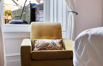 Cozy with Character Vibrant Cottage Style Flat at Leith Links Park - Photo 9