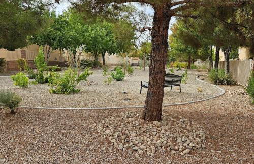 This cute 3 bedroom 2 and half bath is cozy - Photo 30