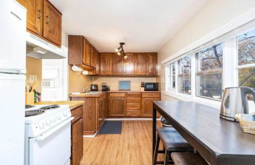 Historic Avenues Downtown w Dedicated Workspace - Foto 6