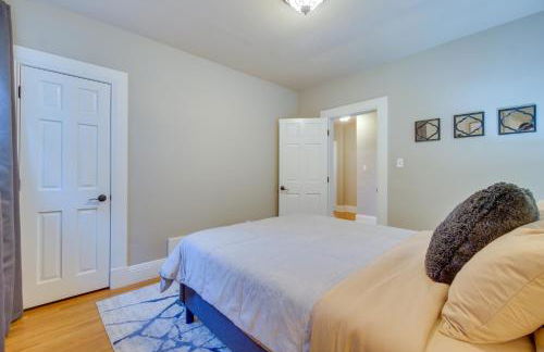 Charming Getaway, Walk to Windsor Lake and Downtown! - Foto 21