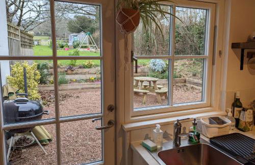 2 Bed Cottage - Sleeps 4 - Garden, Pets, Wifi - Foto 20