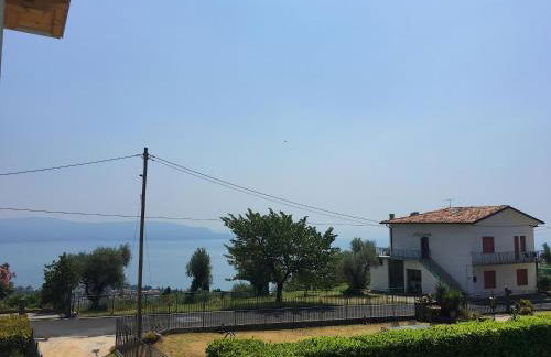 Casa con ampio terrazzo, vista lago e giardino - Foto 41