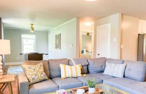 Pet-Friendly 4BR Family Home with Fenced Yard - Foto 10