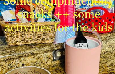 First Class Treatment Luxurious end unit Patio Pool Restaurant Bar on premises Steps away from Everything else! Spacious Condo Stocked with all You Need! - Foto 53