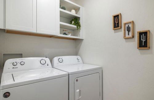 Bus Stop Saloon - Cave Creek with Spa - Photo 61