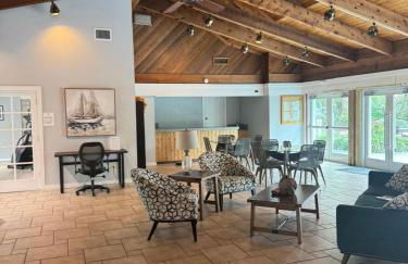 Beautiful Updates - Relaxing Views - Close to Pool - Foto 4