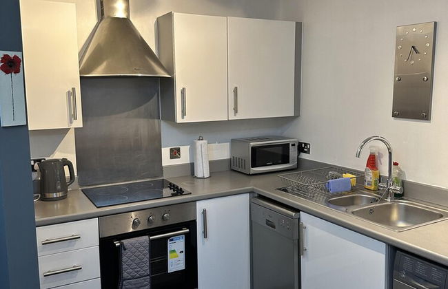 Remarkable 2-bed Apartment in Wolverhampton - Photo 6