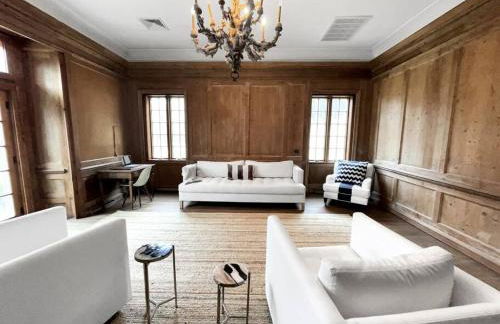 Cottage Retreat - Historic Cottage Home w Home Gym - Photo 3