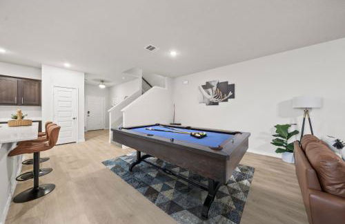 Luxurious 4 Bed Duplex Getaway! - Photo 10