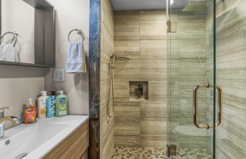 Mountain retreat w 2 fireplaces & lake - Foto 36