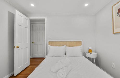 Family Walk to Craigville BeachBright 4BR Coastal Retreat - Foto 32