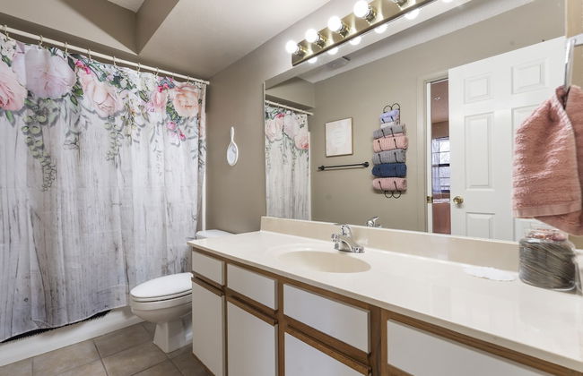 Jim and Roses Cozy Condo 15 Min to Downtown! - Photo 20