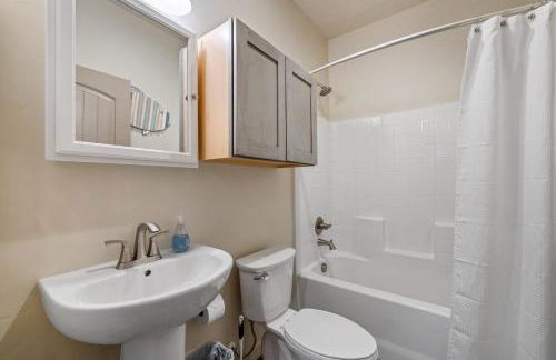 Bogie Bungalow - Walk to lake, bar & restaurant - Near golf course - AC - Fireplace - Pet Ok - Foto 22