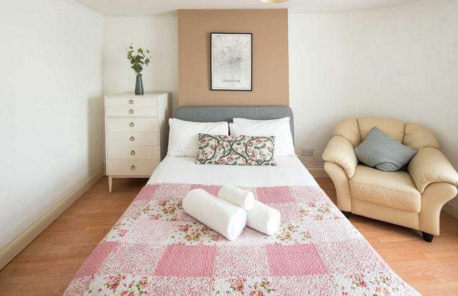 Stylish Penthouse for 6 in Woolwich - Photo 10