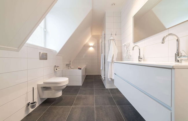 Luxury 8-person Wellness Villa With Sauna and Outdoor hot tub is Unique - Photo 64