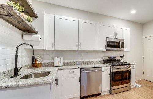 Game Room and Backyard Modern Altoona Home! - Foto 7