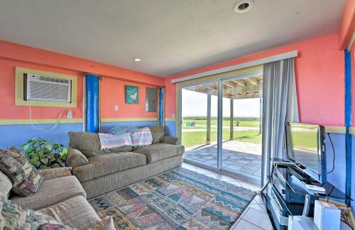 Oceanfront Sargent Beach Home with Dock! - Foto 15