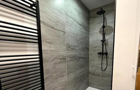 Luxury modern home log fire & outdoor living - Foto 24