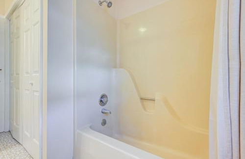 Home with Large Yard 6 Mi to Dtwn Winston-Salem! - Foto 17