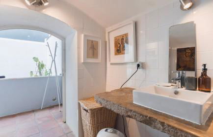 Artsy Sintra I by LovelyStay - Photo 29