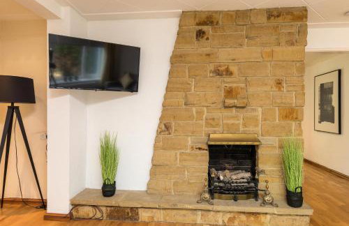 Findon House Spacious 3 bedroom, contractor, relocations friendly,10mins from GATWICK Airport, free parking, WIFI, garden, CRAWLEY - Photo 20