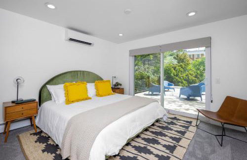 Relaxed Hillside Retreat with Hot Tub and Skyline Views - Foto 27