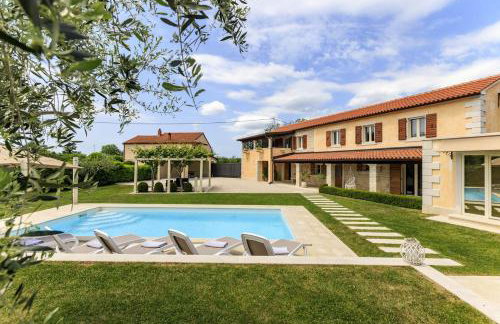 Villa Viscum in Central Istria for 8 persons with large garden - pet friendly - Foto 2
