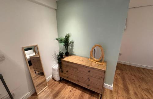 Stretford Apartment - Sleeps 6 - WiFi - Parking - Near Stadium - Foto 15