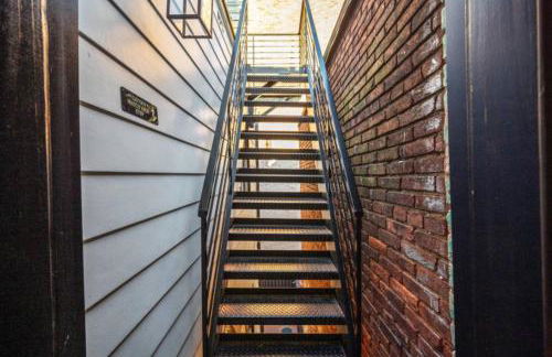 Sleeps 12 Downtown Entire home with rooftop - Foto 27