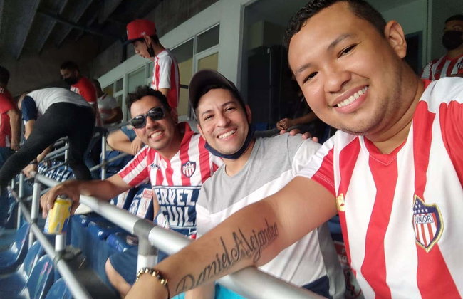 Match de football à Barranquilla avec des supporters locaux - Photo 7