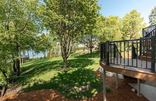 Immerse in Luxury Grand 5BR Lakefront Haven Views - Foto 47